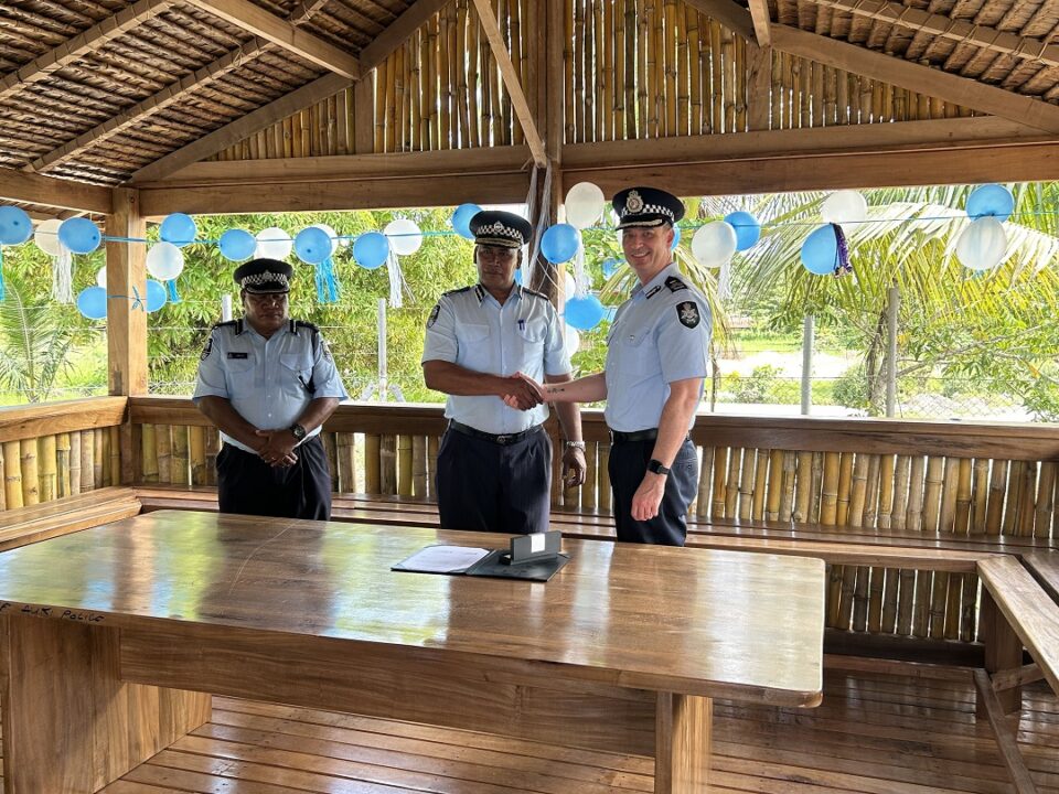 AFP and RSIPF innovative leaf hut initiative reaches Auki – My SIG ...