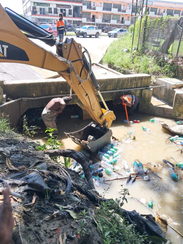 Road Intersection Clutter Ministry of Infrastructure Development Urges Citizens to Maintain Clean ...